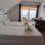 Flores Адехе