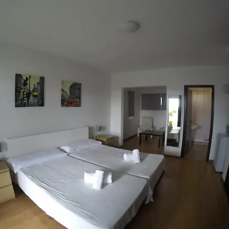 Hotel Flores 4*