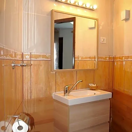 Flores Hotel