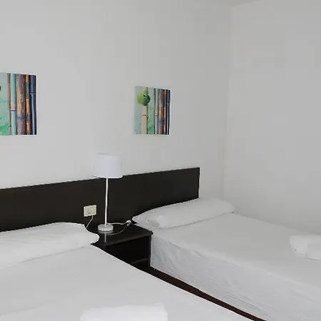 Flores Otel